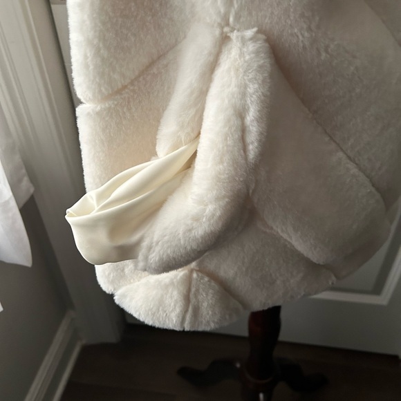 BCB Generation Faux Fur sleeveless lined hooded vest - Picture 7 of 16